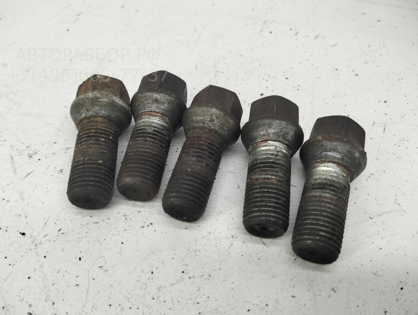 Болт колесный