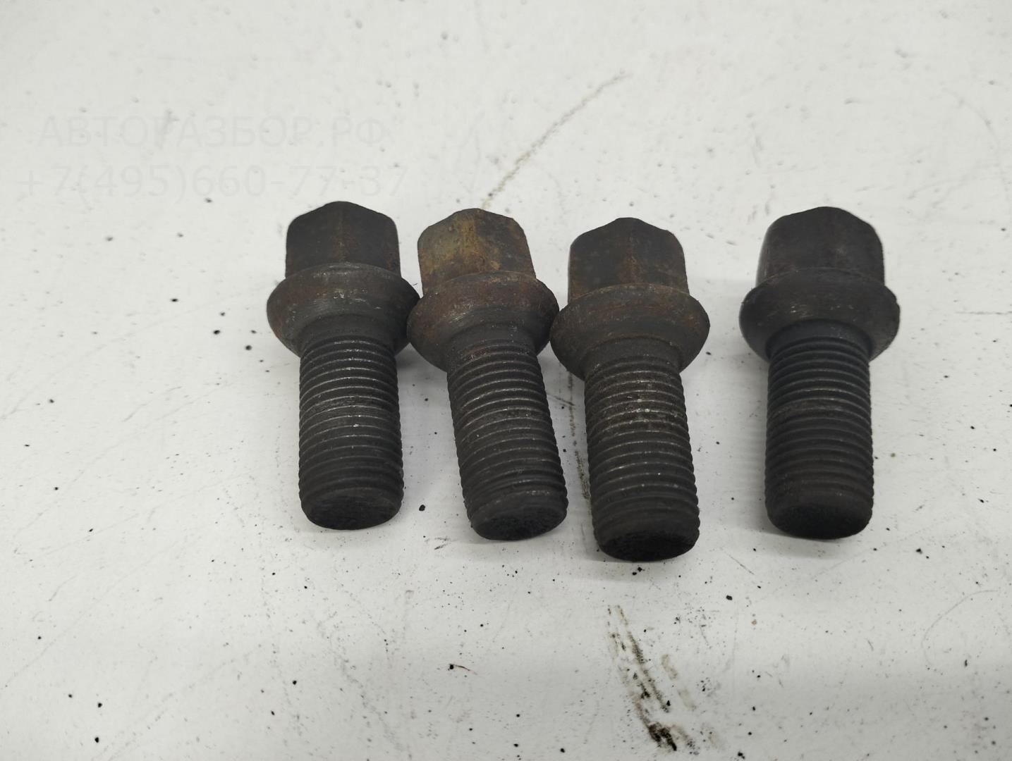 Болт колесный