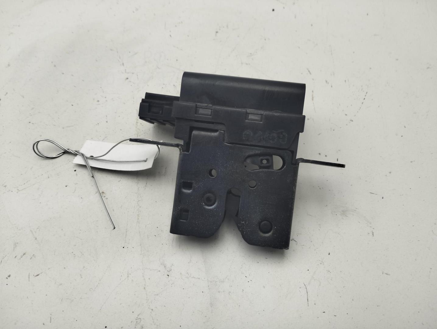 Замок багажника