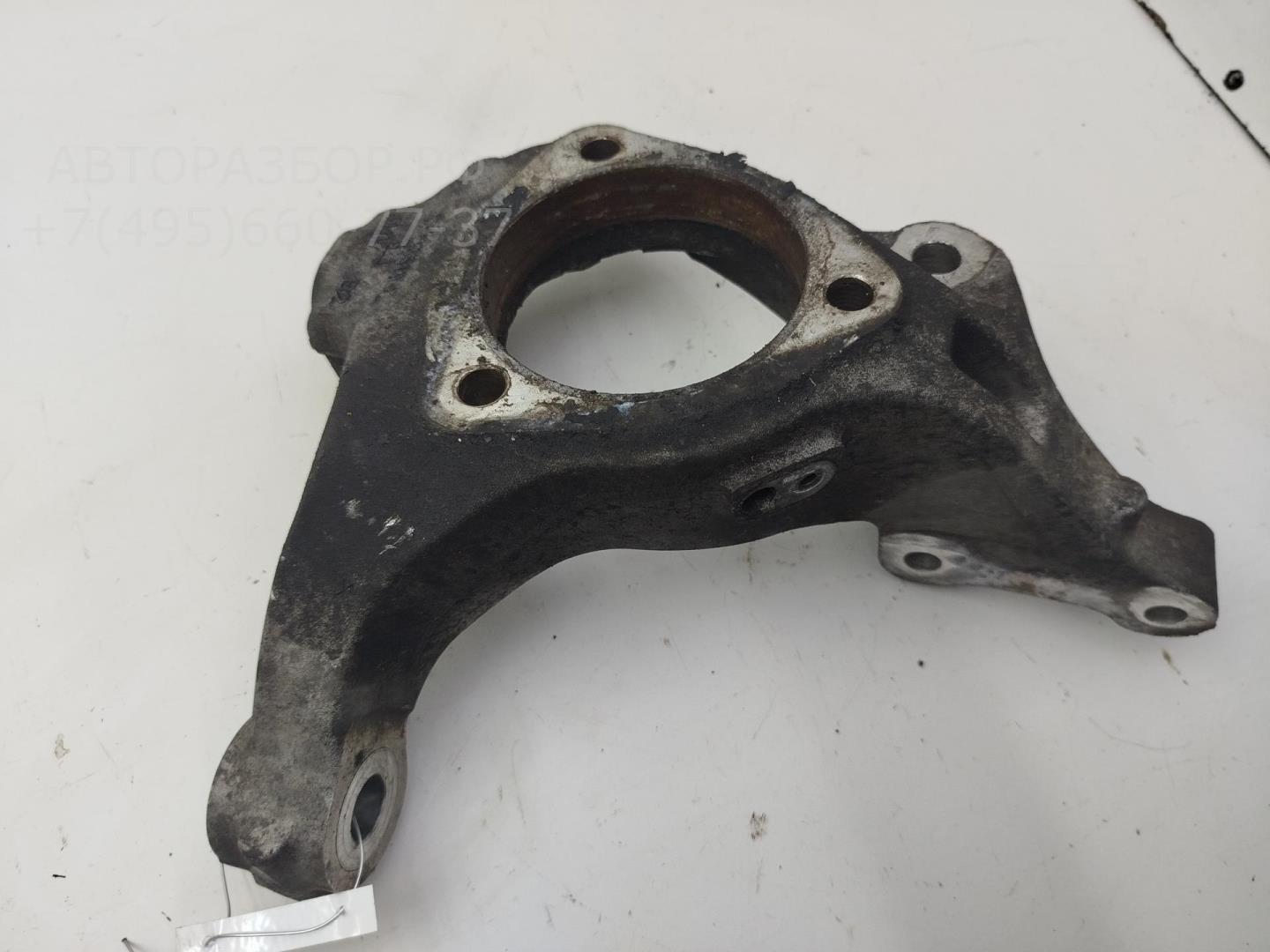 Кулак поворотный передний левый