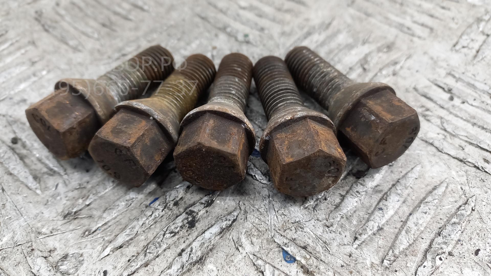 Болт колесный