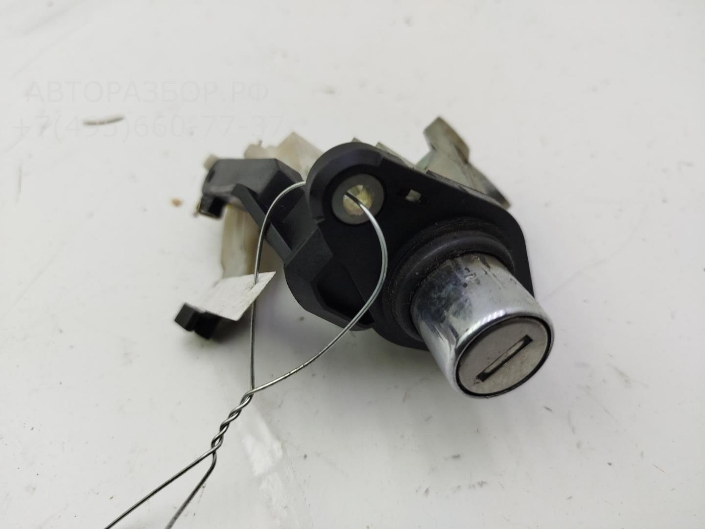 Кнопка открывания багажника