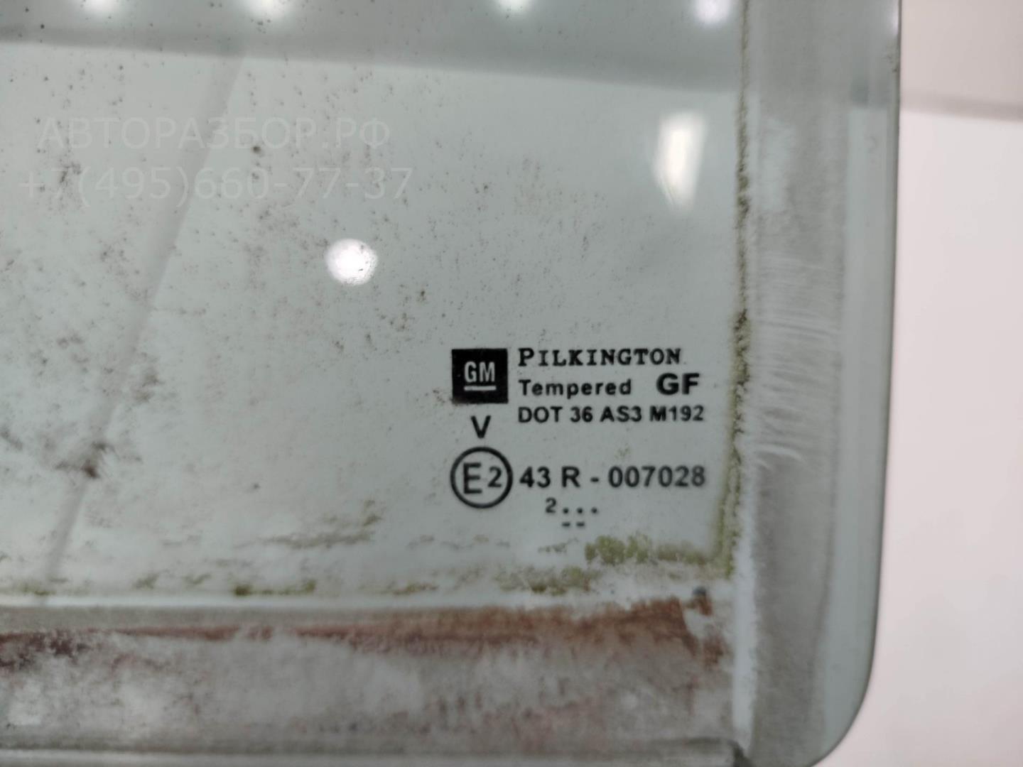 Стекло двери задней левой (форточка)