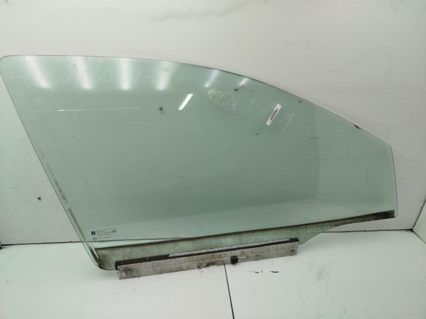 Стекло двери передней правой