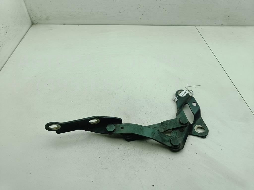 Петля капота правая