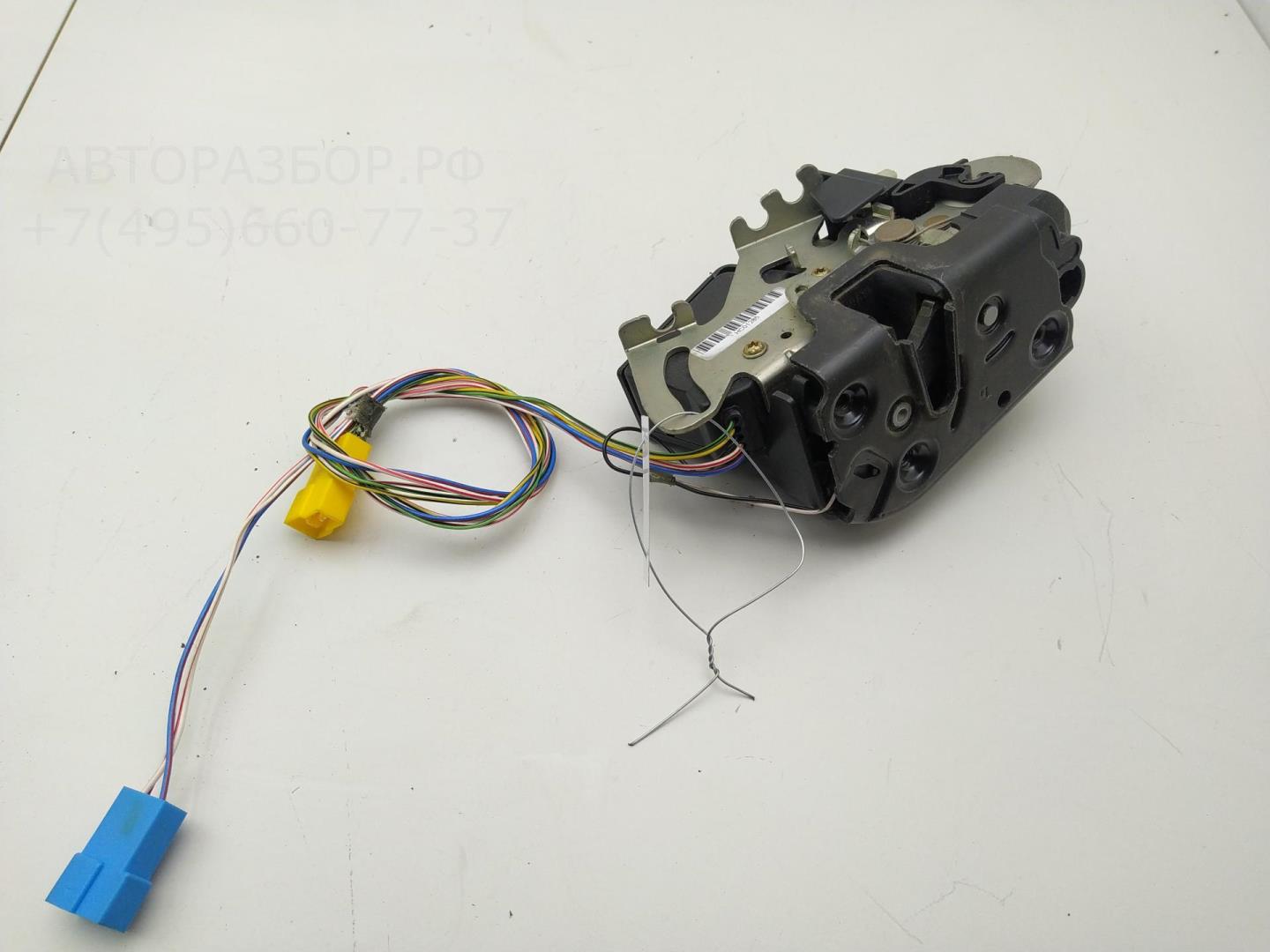 Замок двери передней правой