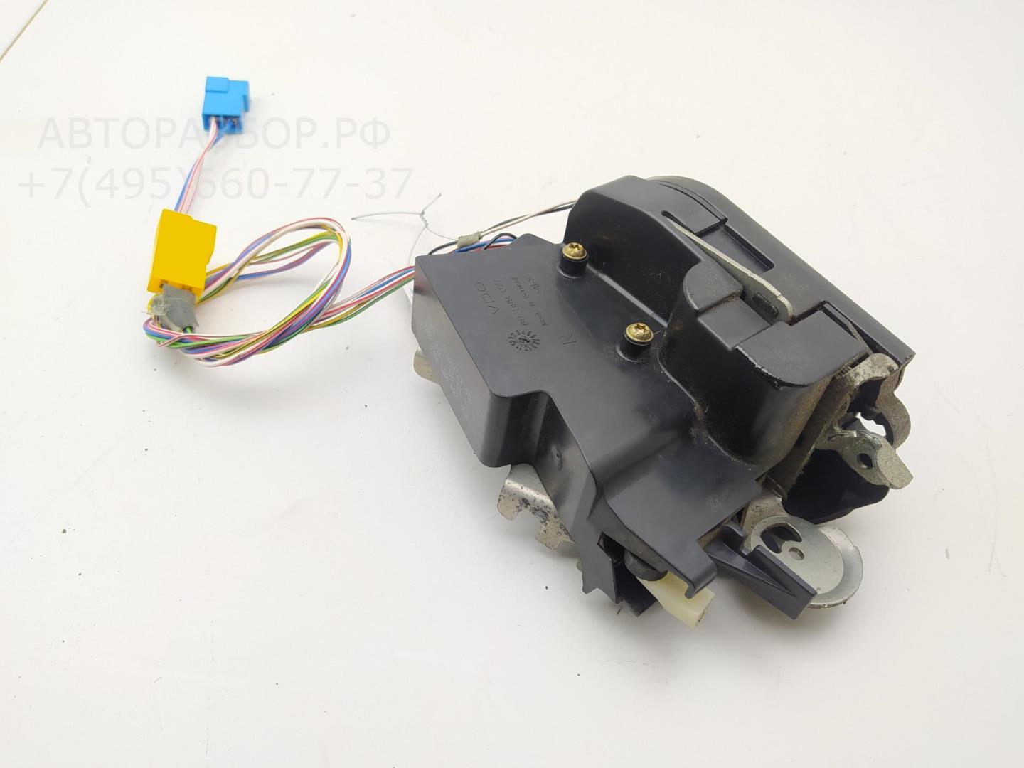 Замок двери передней правой