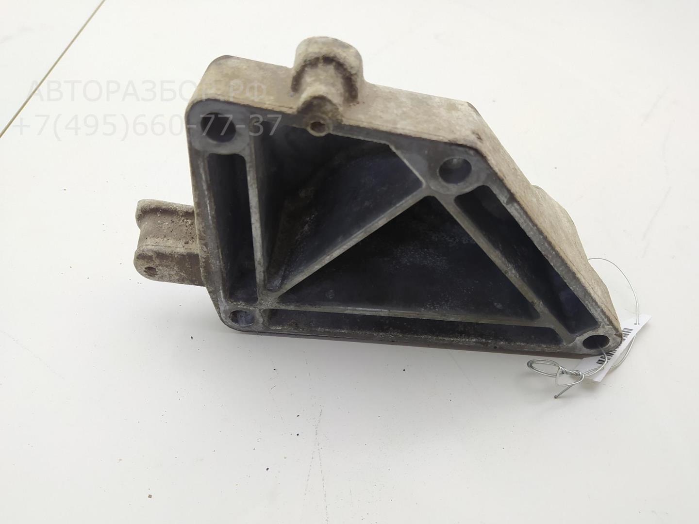 Кронштейн двигателя левый