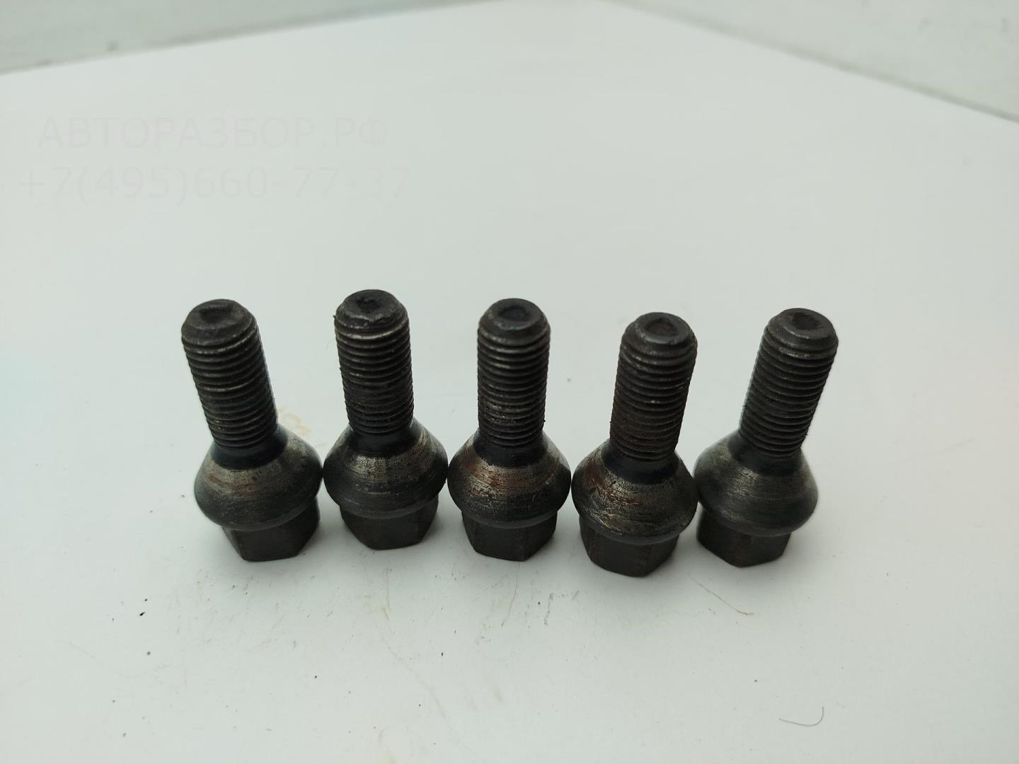 Болт колесный