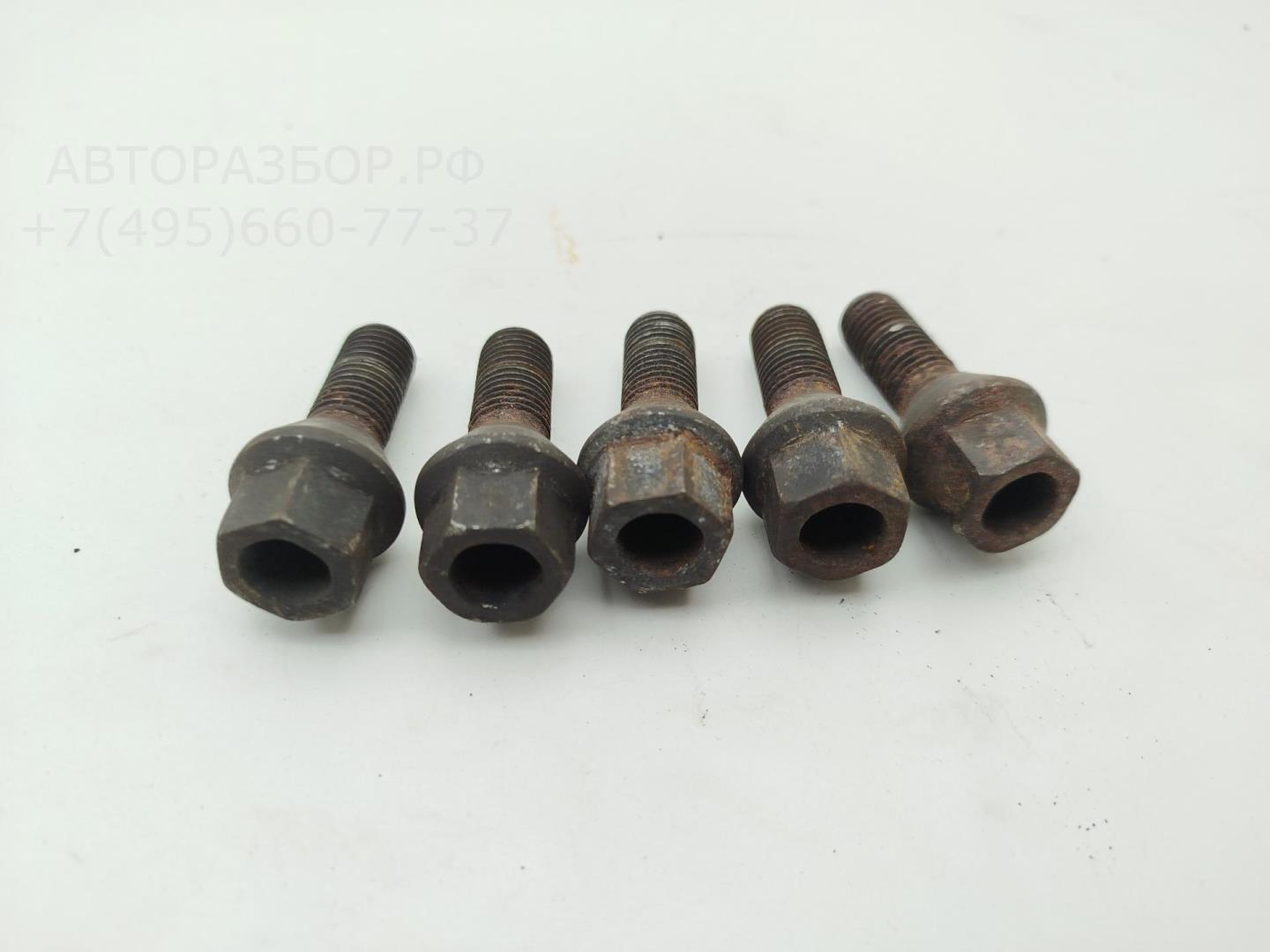 Болт колесный