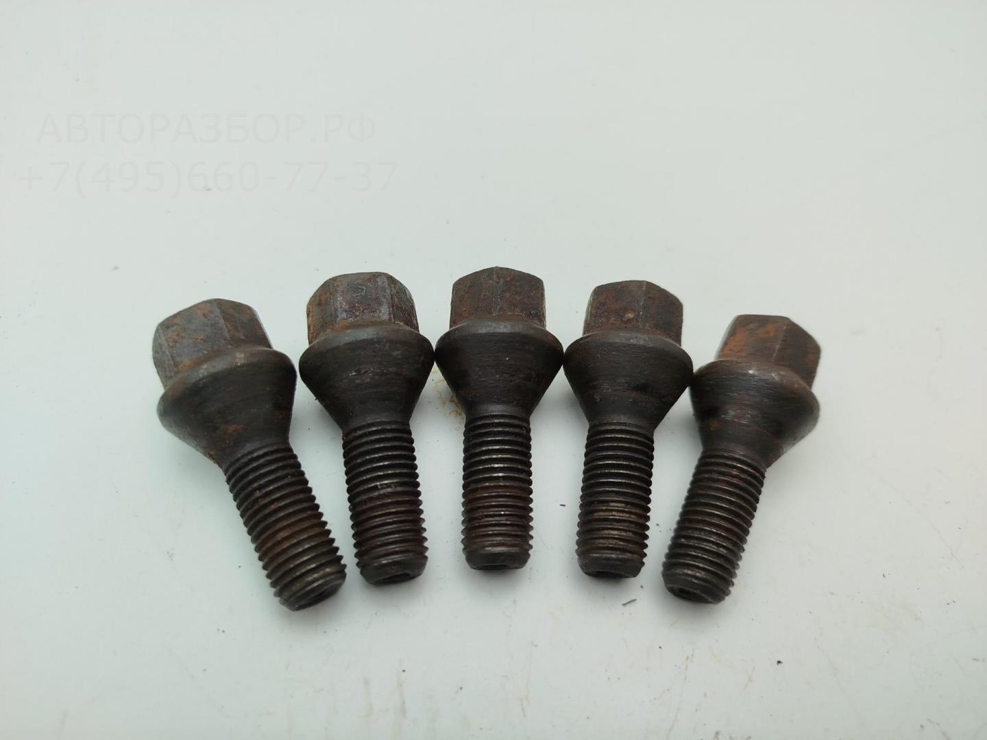 Болт колесный