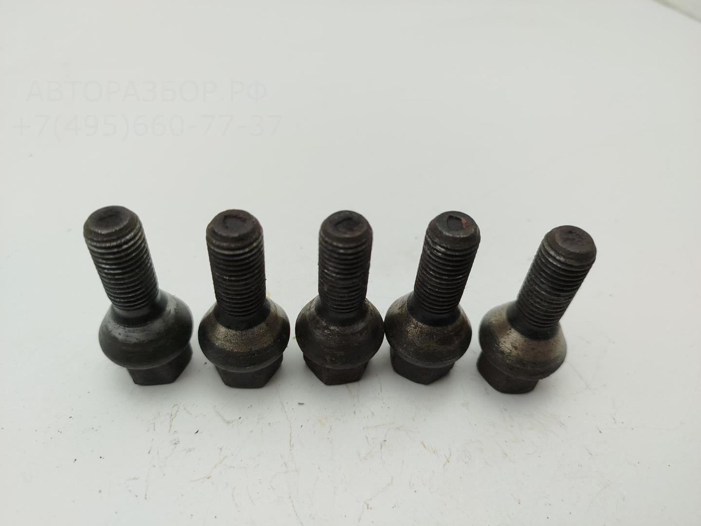 Болт колесный