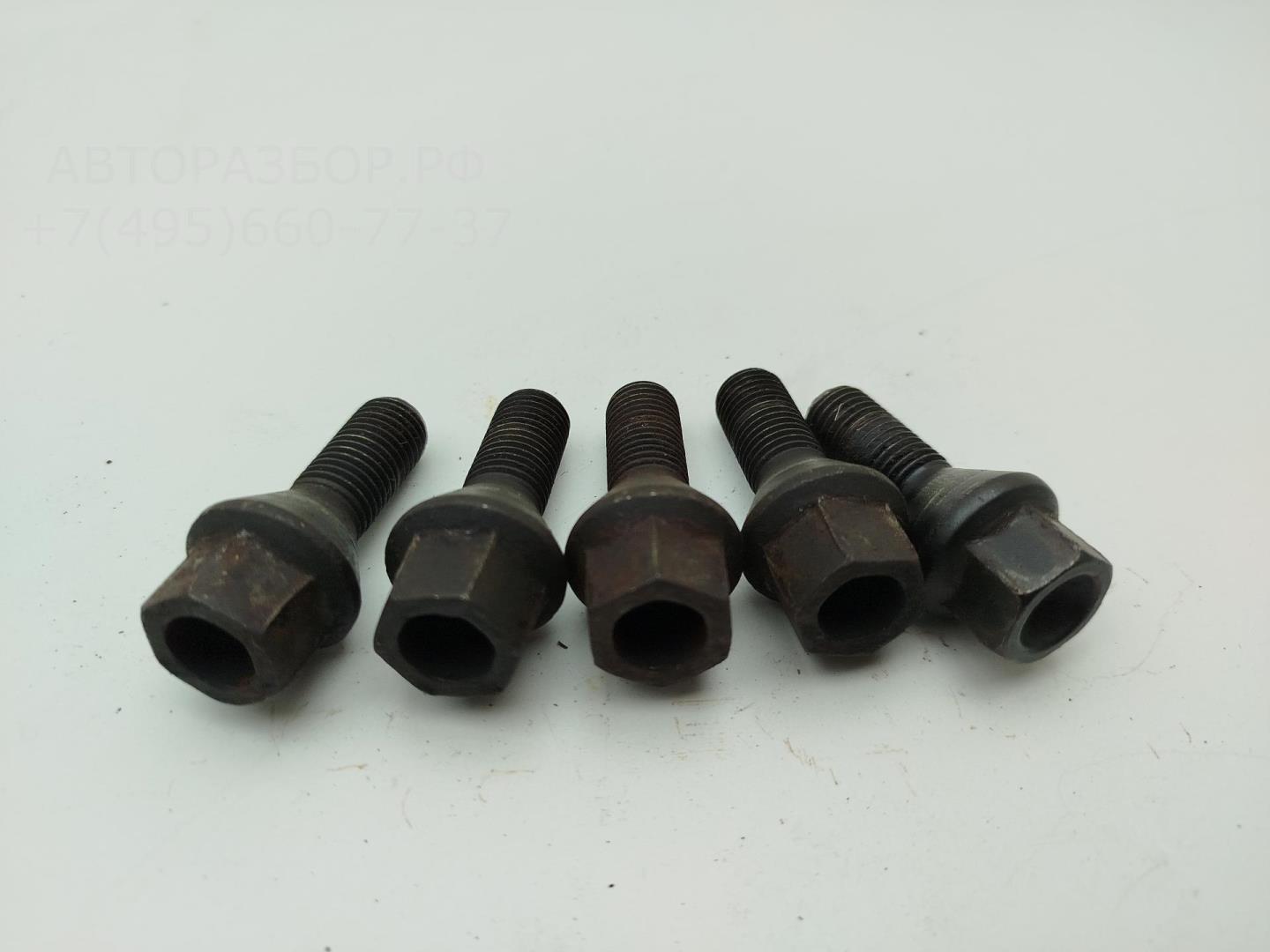 Болт колесный