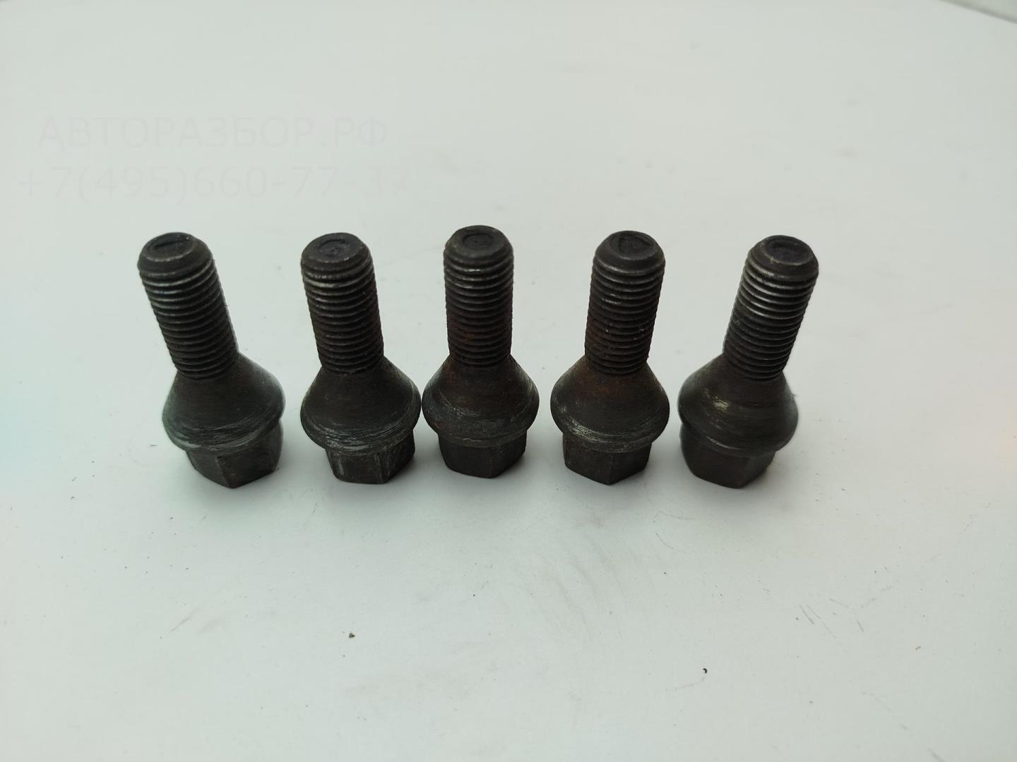 Болт колесный