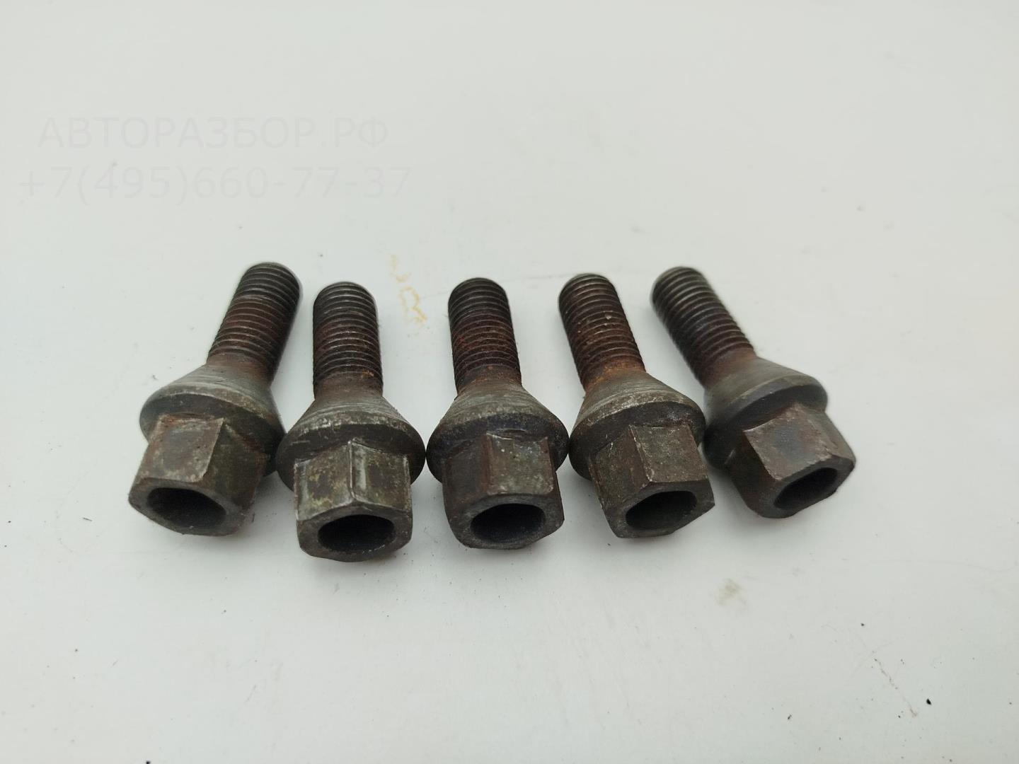 Болт колесный