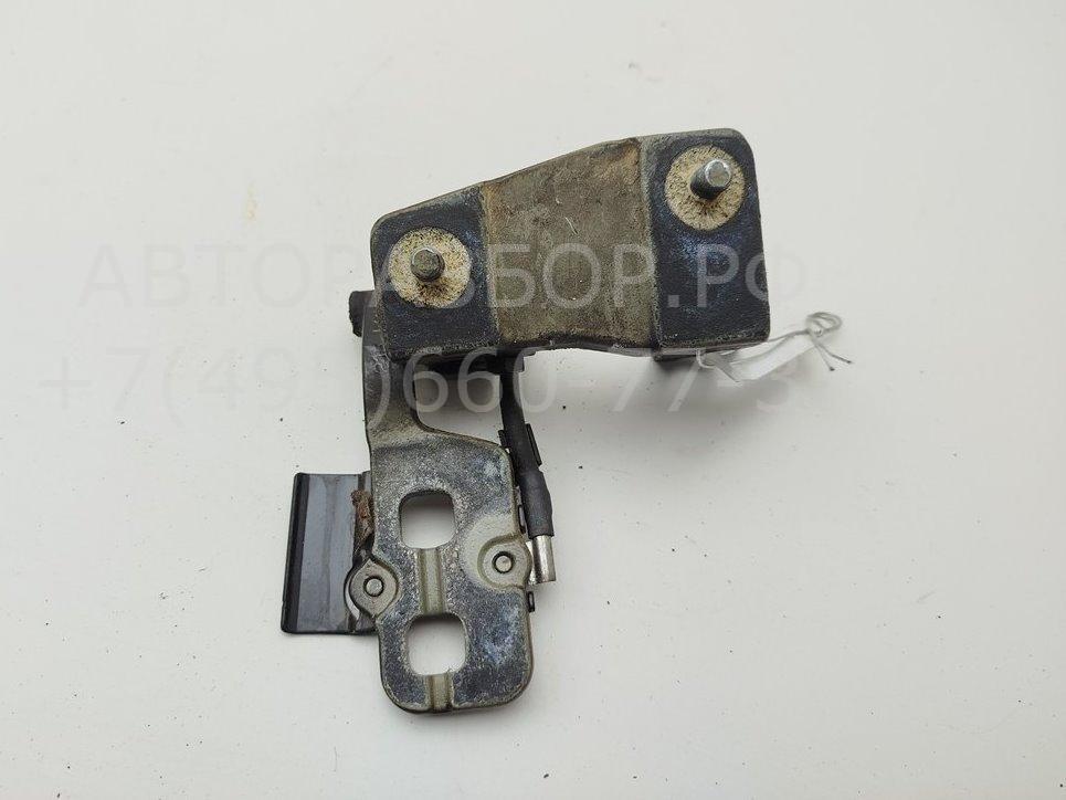 Петля крышки багажника