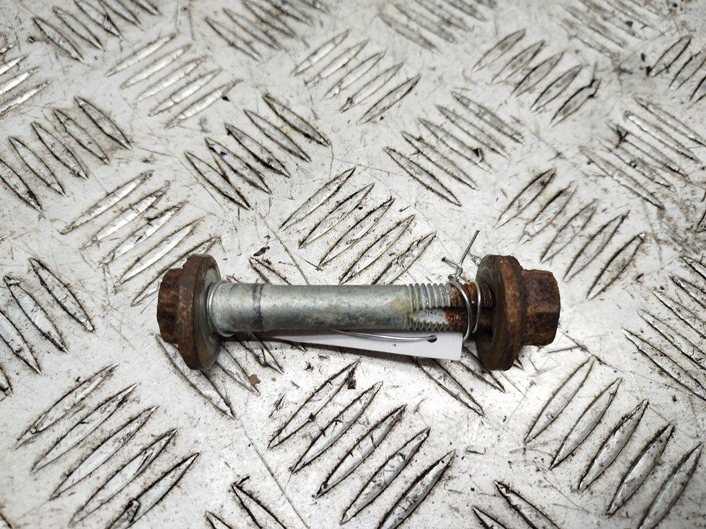 Болт развала задних колес