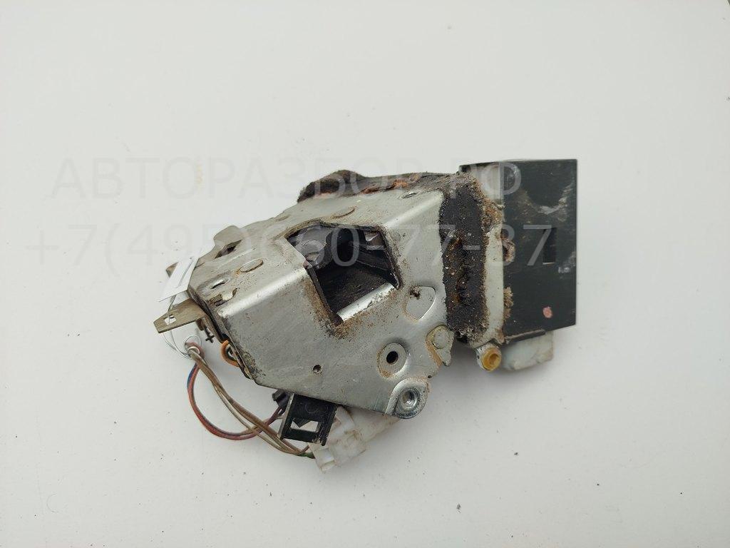 Замок двери передней левой