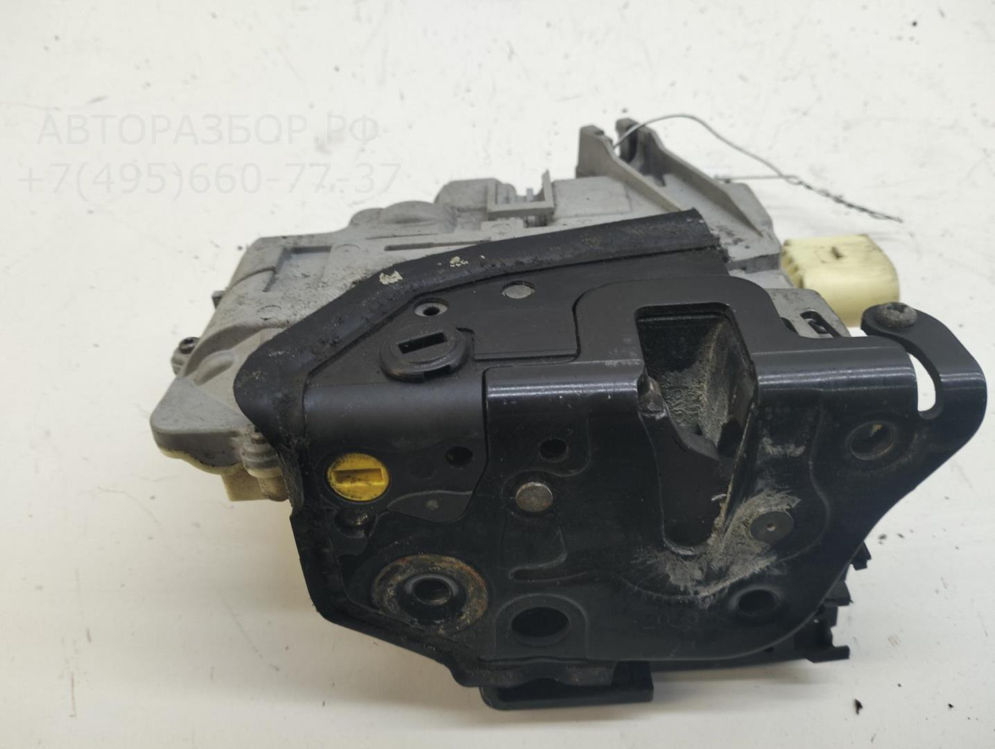 Замок двери задней левой