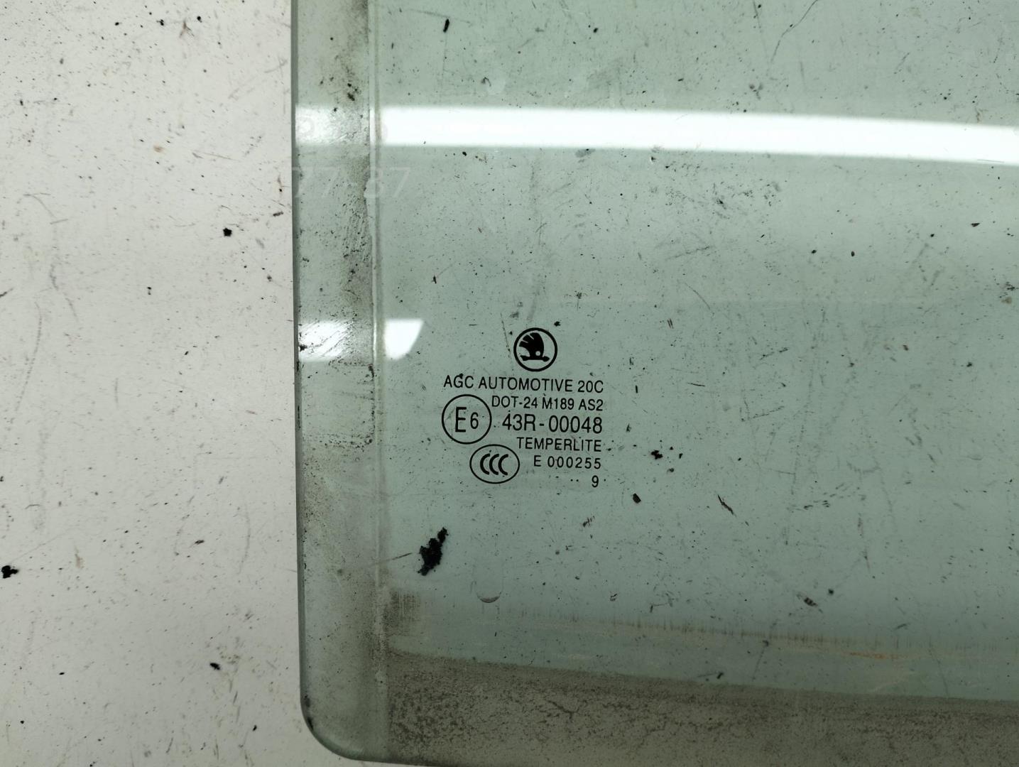 Стекло двери задней правой