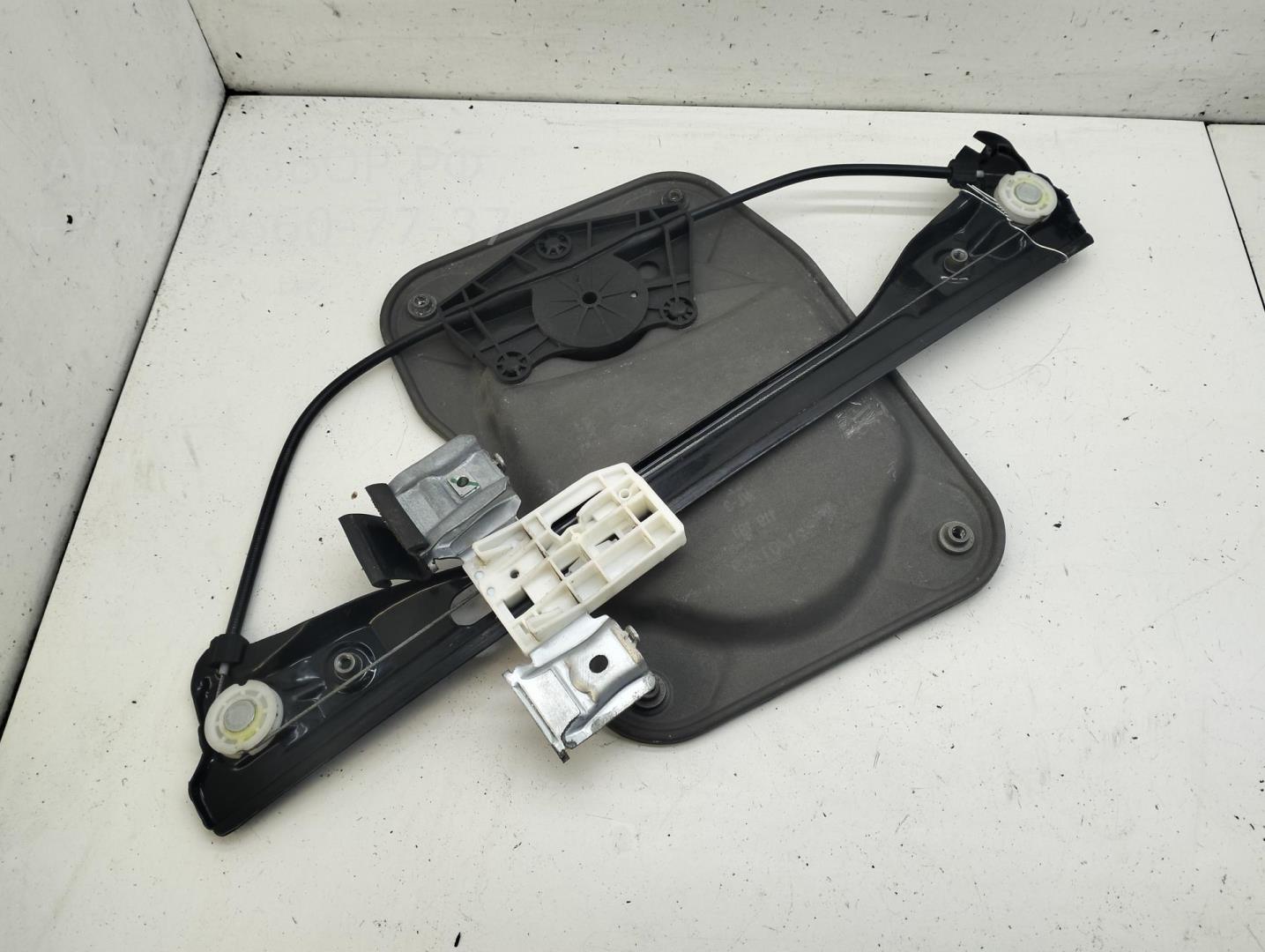 Стеклоподъемник электр. передний правый