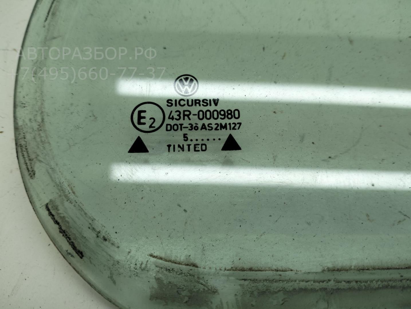 Стекло двери задней правой (форточка)