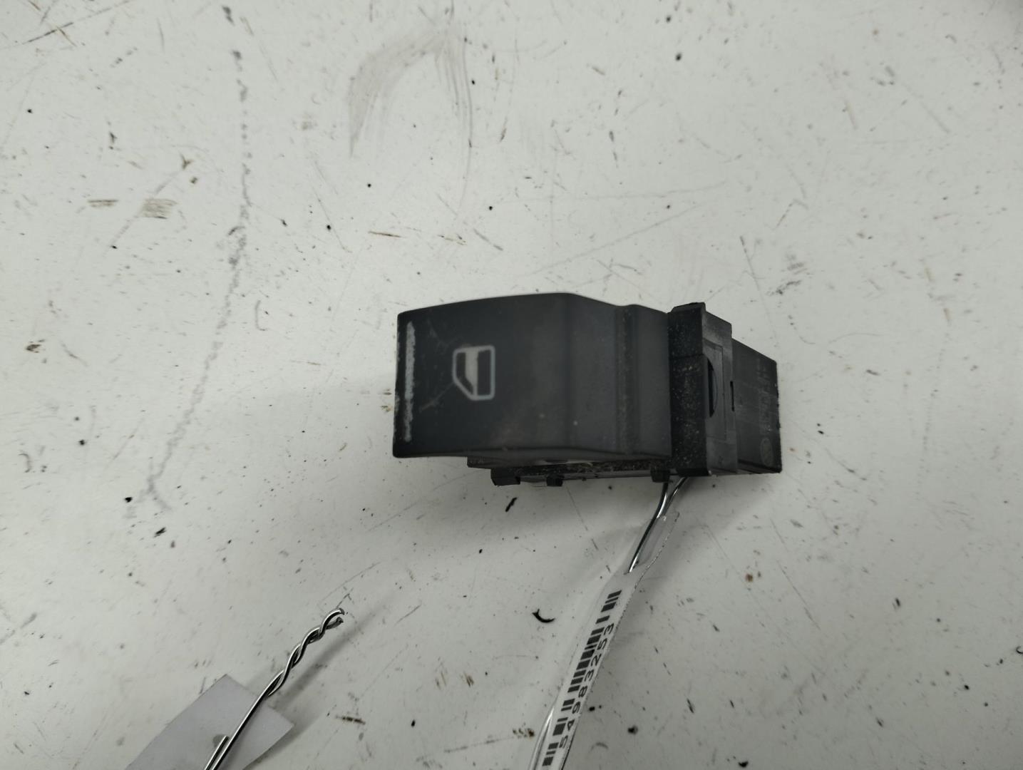 Кнопка стеклоподъемника