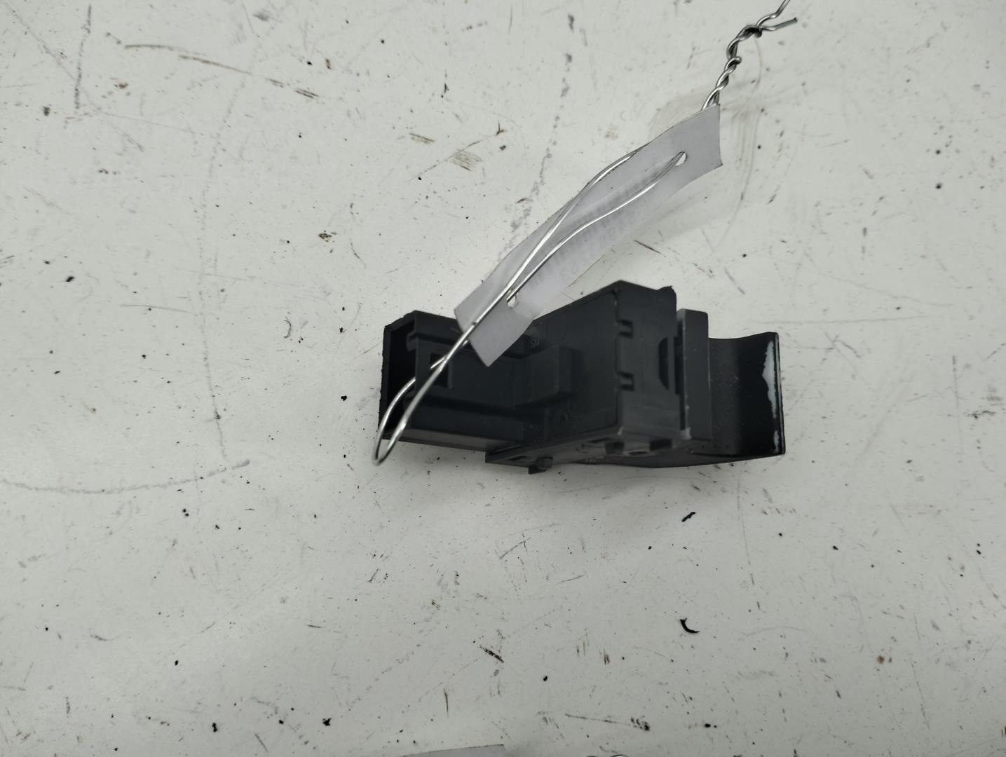 Кнопка стеклоподъемника