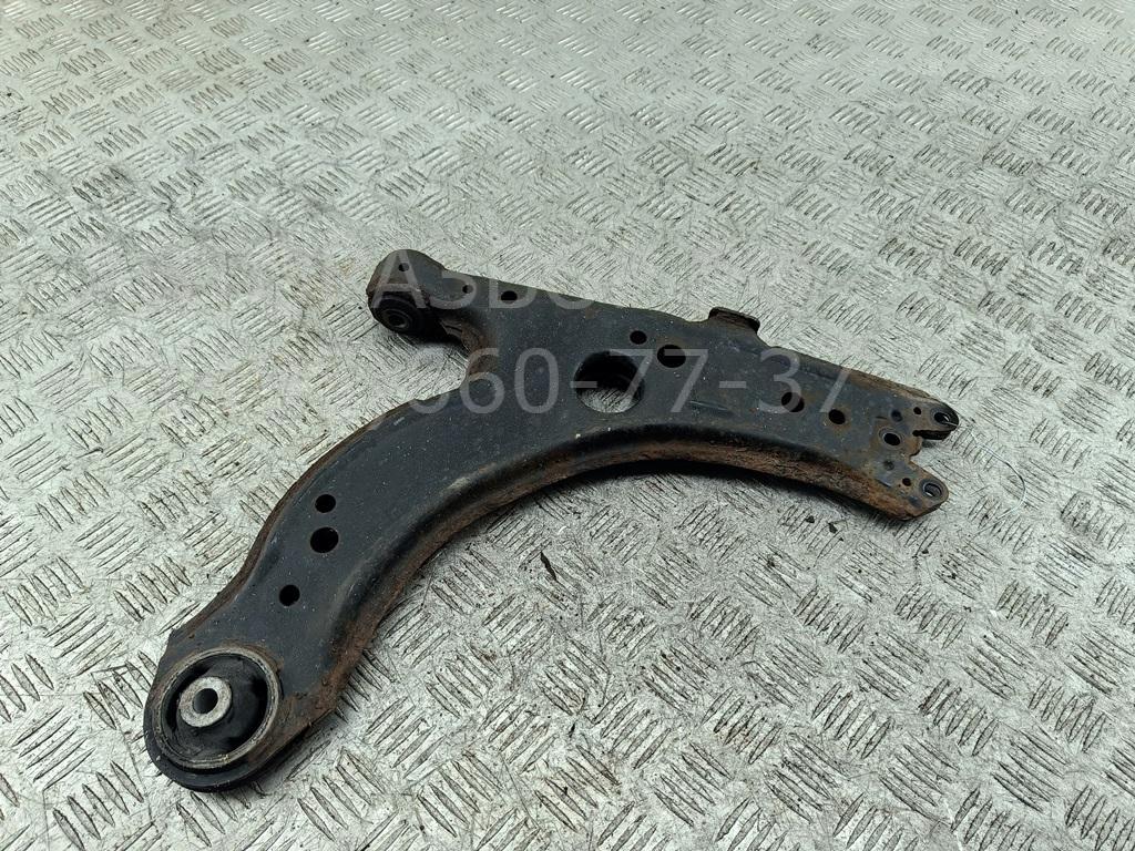 Рычаг передний правый