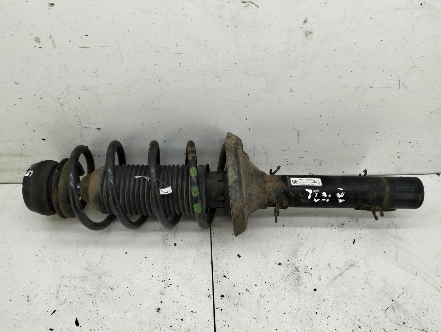 Амортизатор передний левый