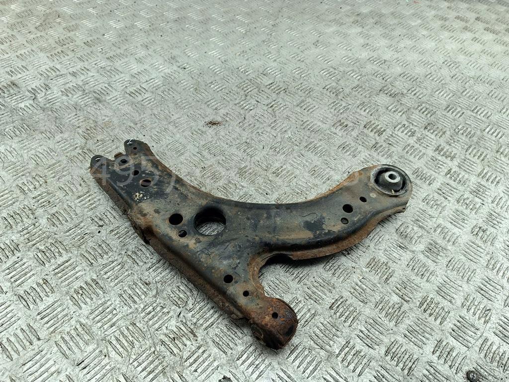Рычаг передний правый