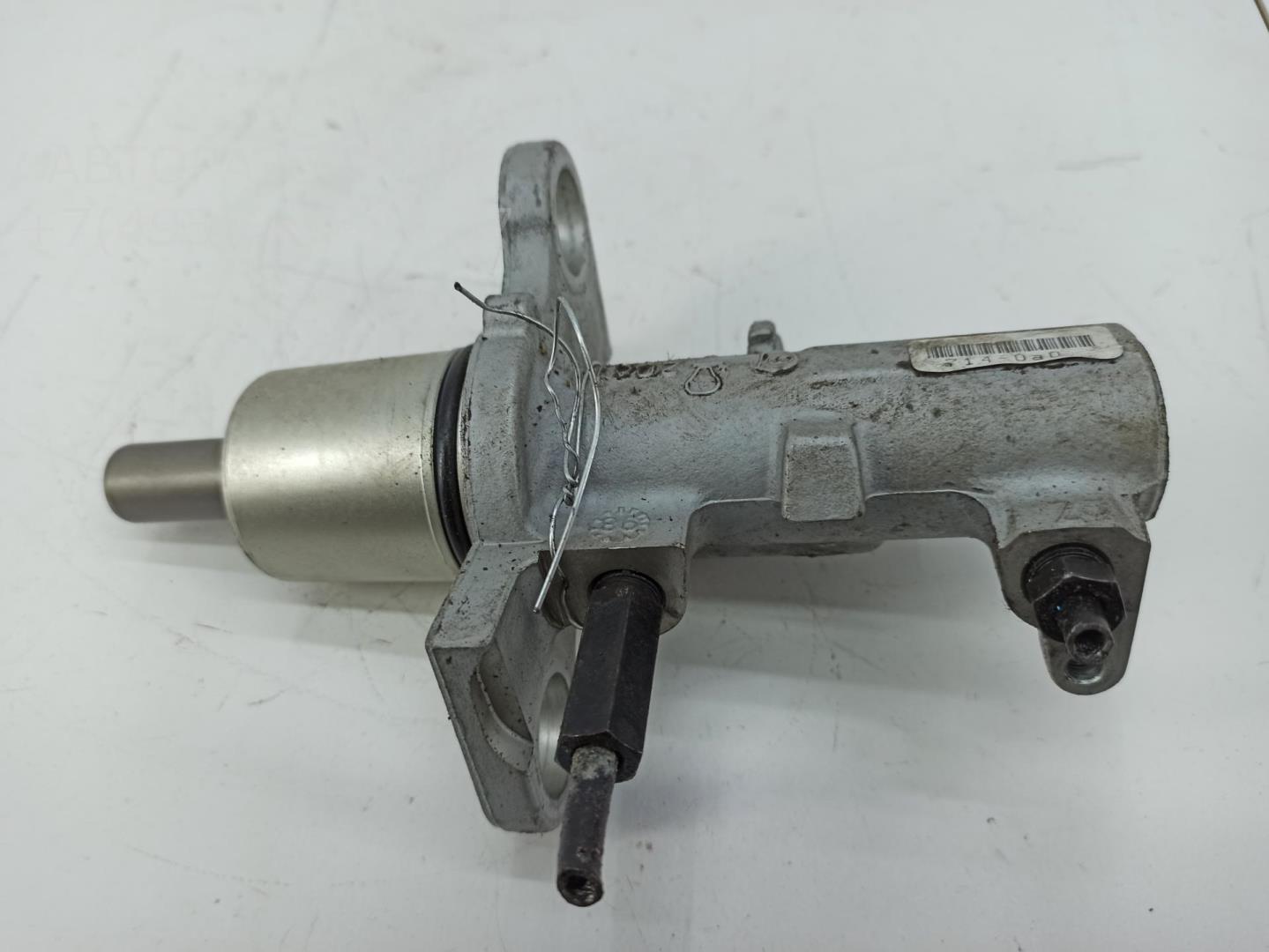 Цилиндр тормозной главный