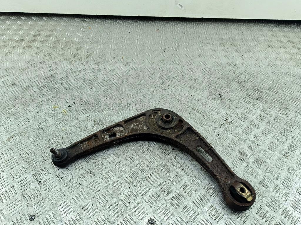 Рычаг передний левый