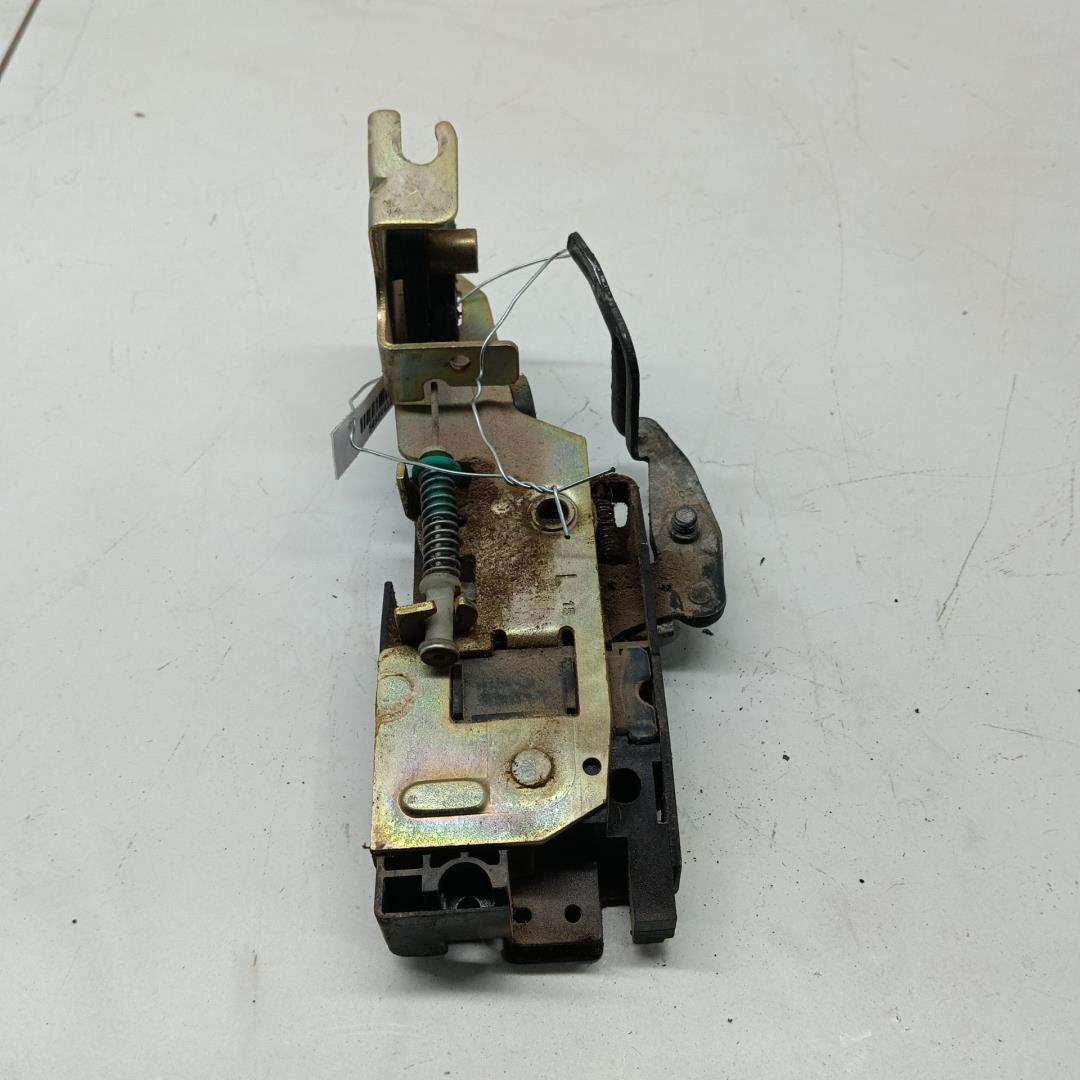 Замок двери задней левой