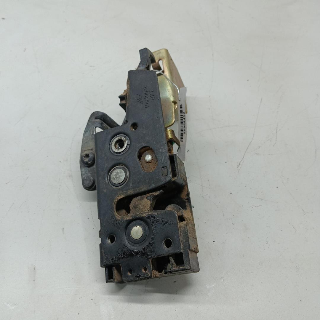 Замок двери задней левой