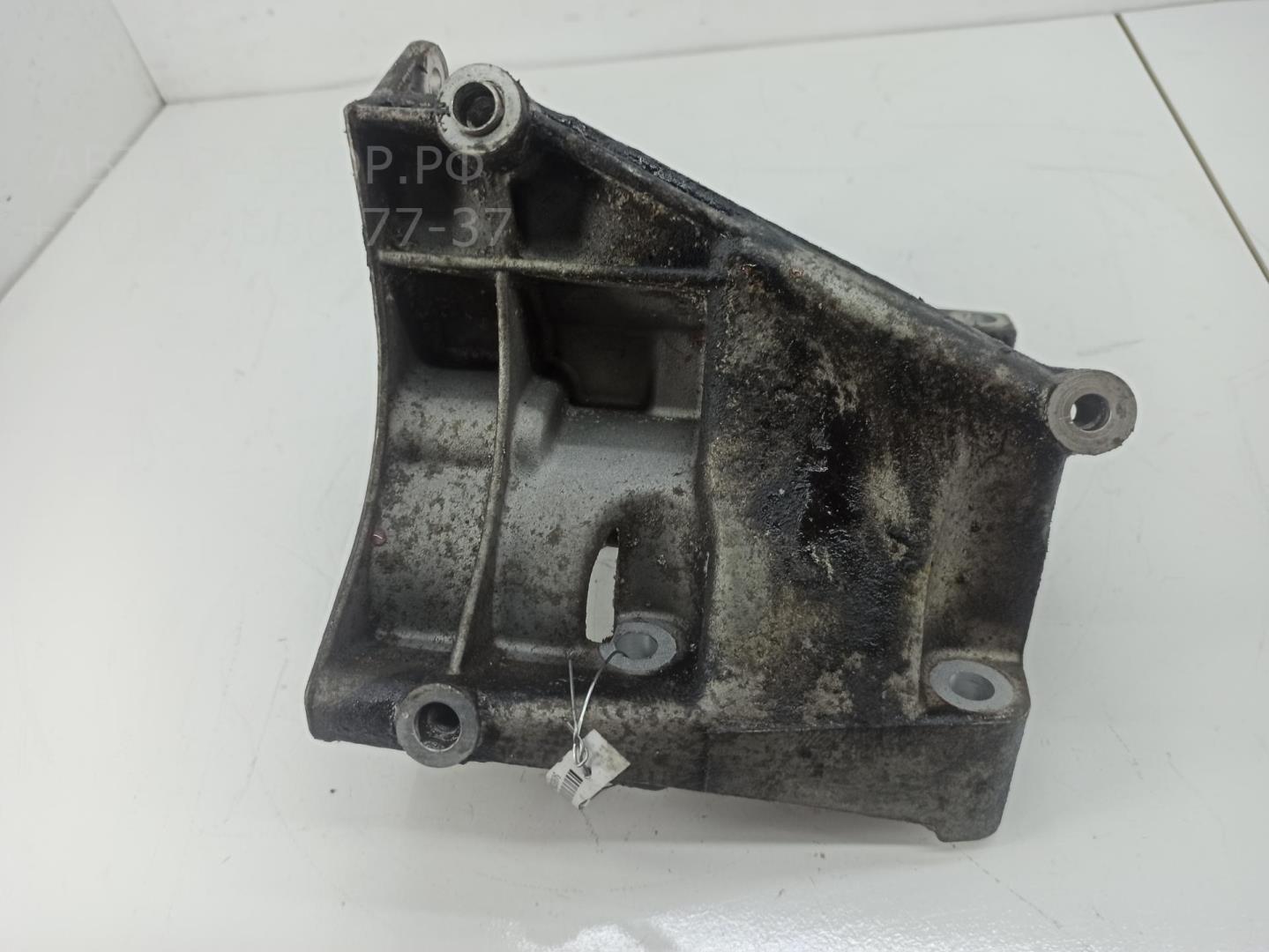 Кронштейн ГУР