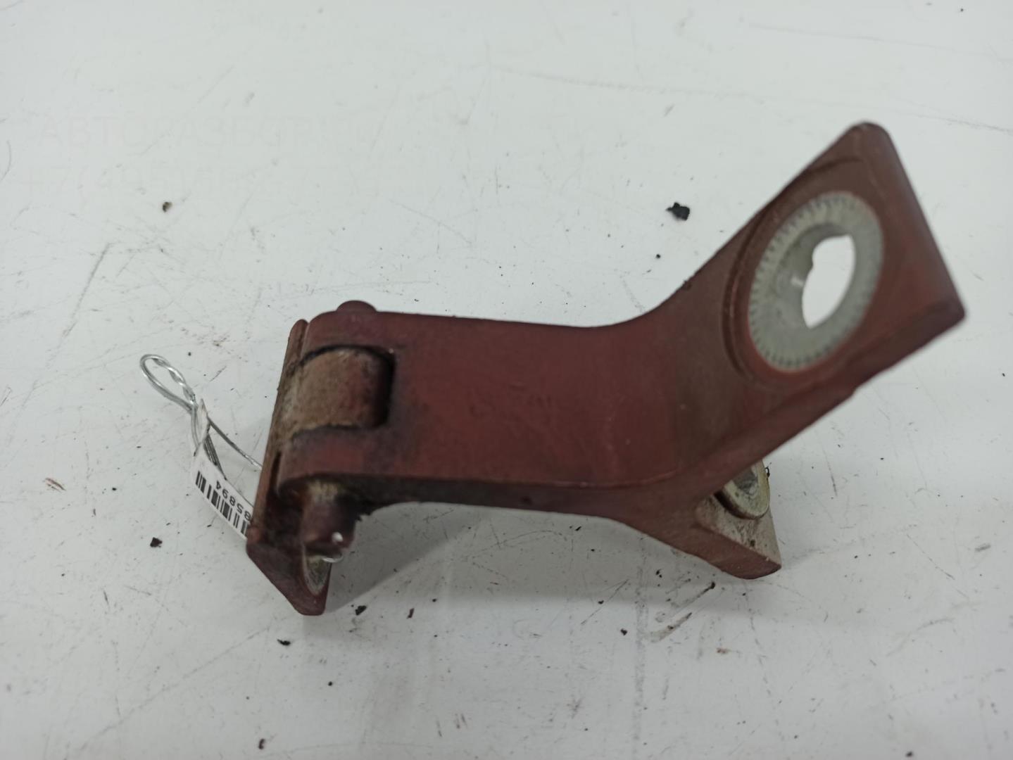 Петля двери