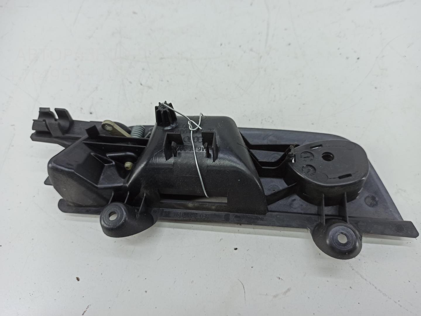 Ручка двери задней внутренняя левая