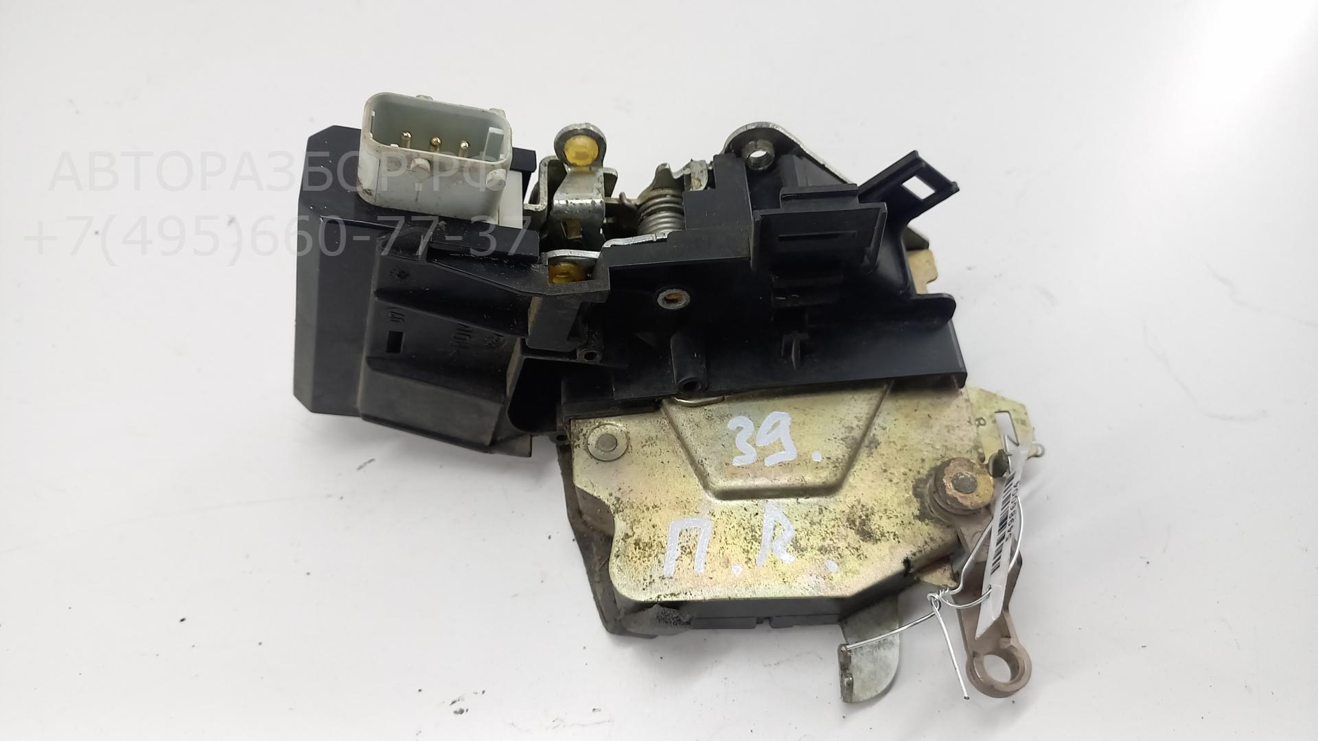 Замок двери передней правой