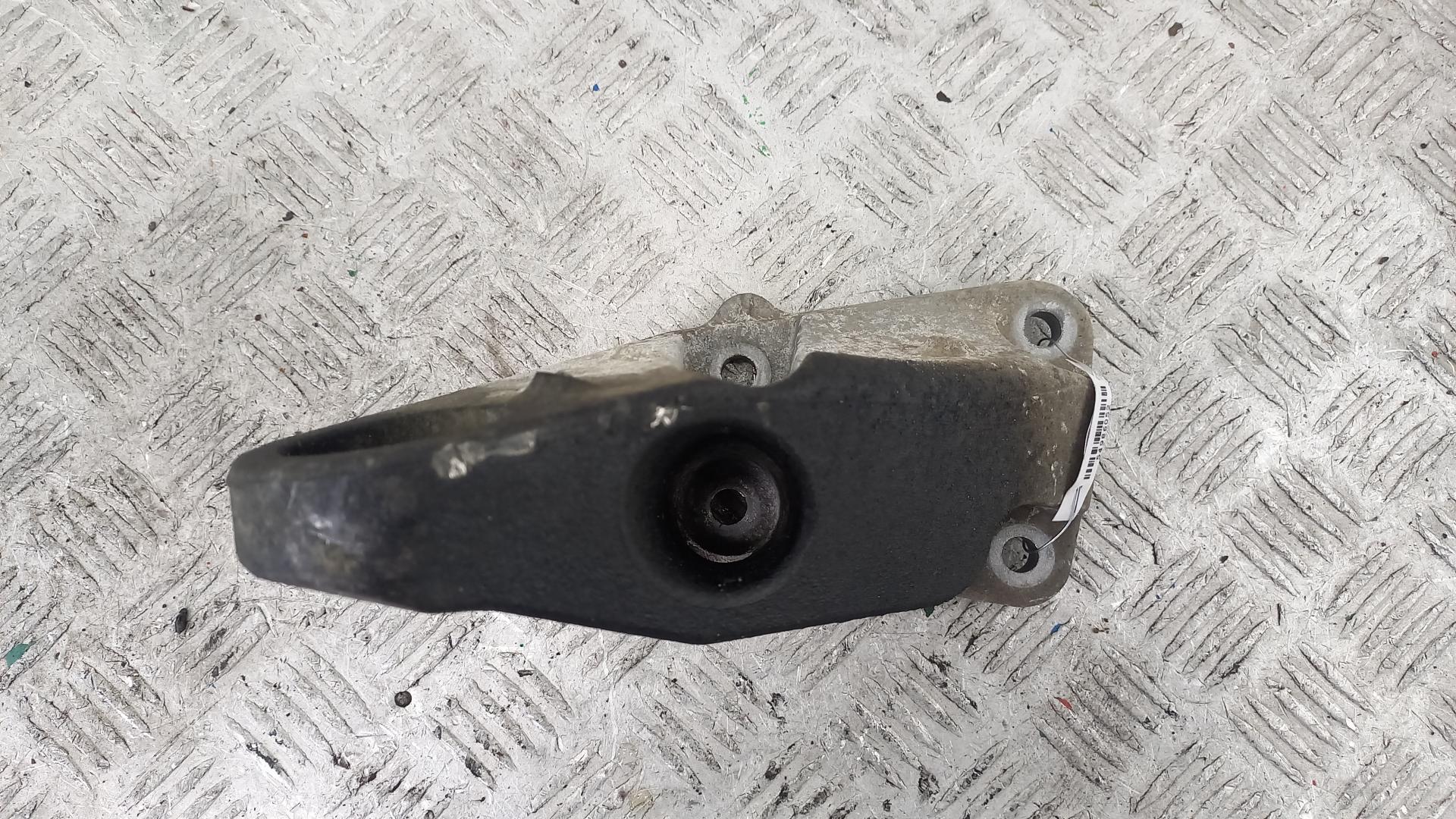 Кронштейн двигателя правый