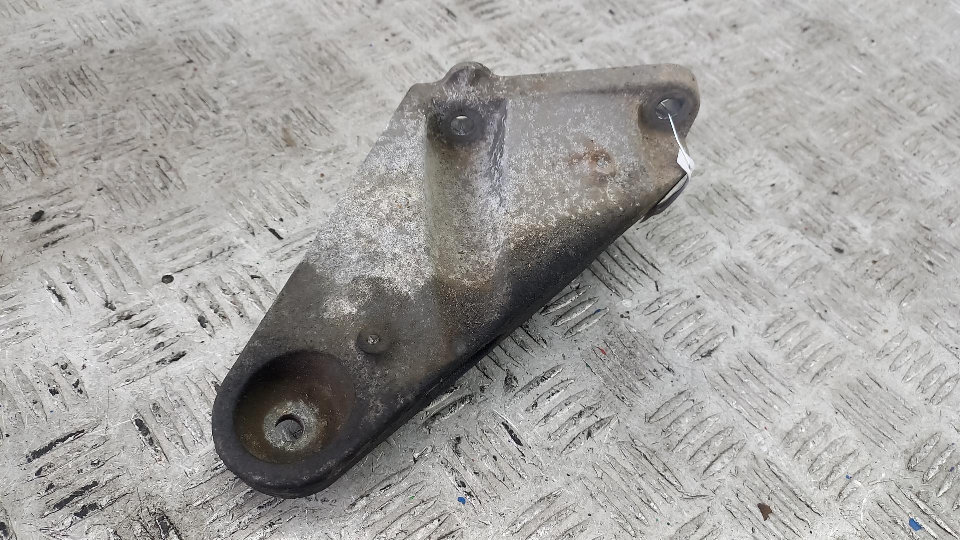 Кронштейн двигателя правый