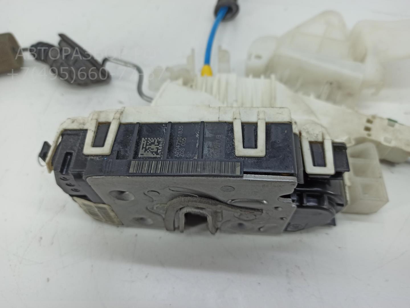 Замок двери передней правой