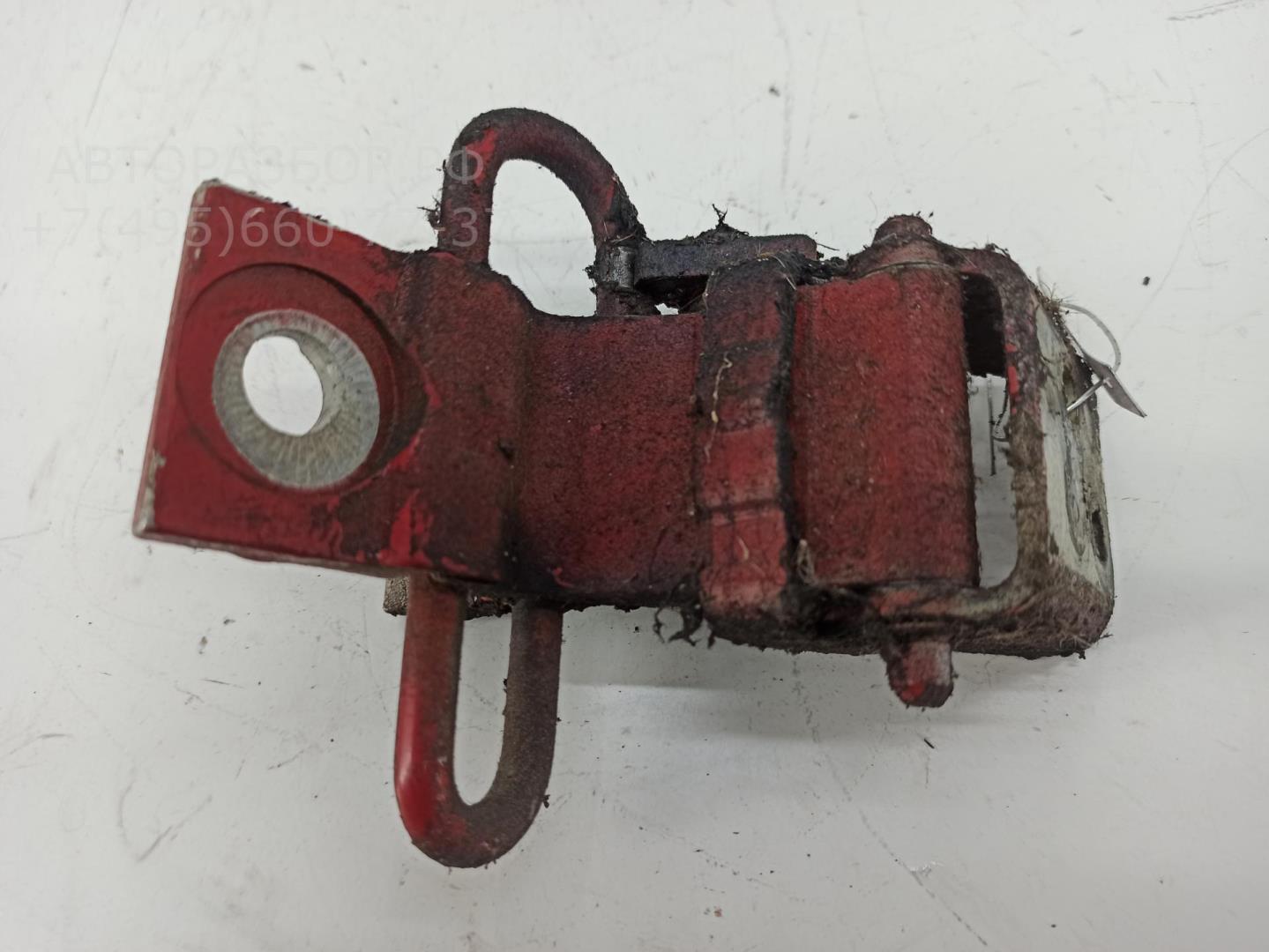 Петля двери