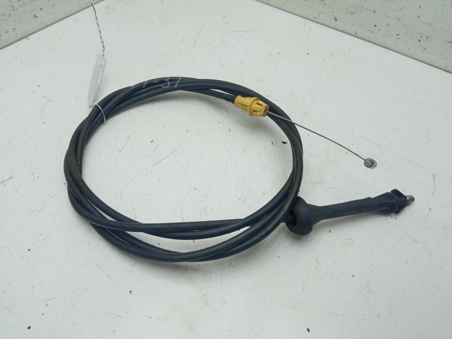 Трос открывания капота