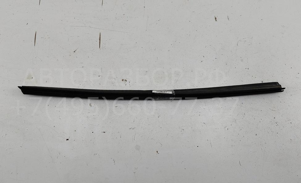 Накладка стекла переднего левого