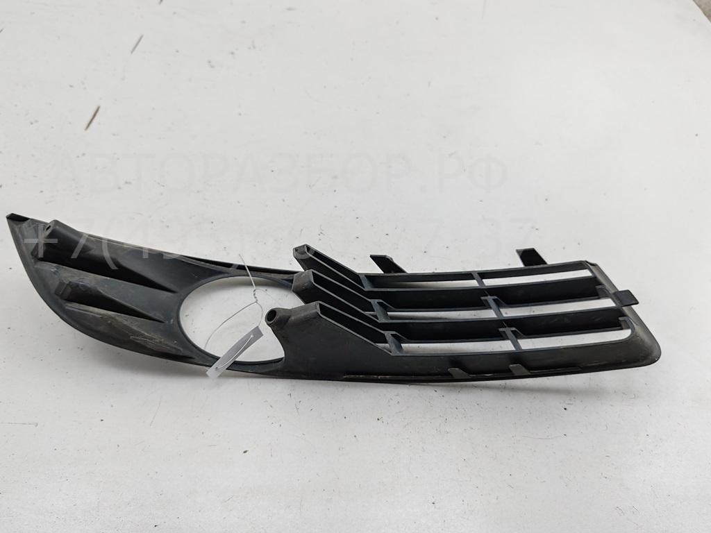 Рамка противотуманной фары левой