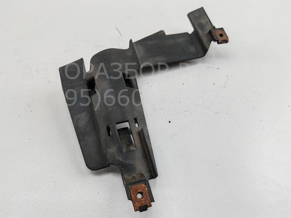 Крепеж фары