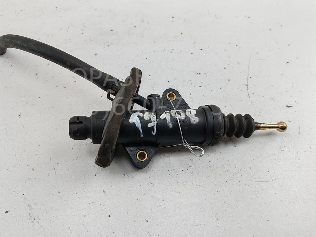 Цилиндр сцепления главный