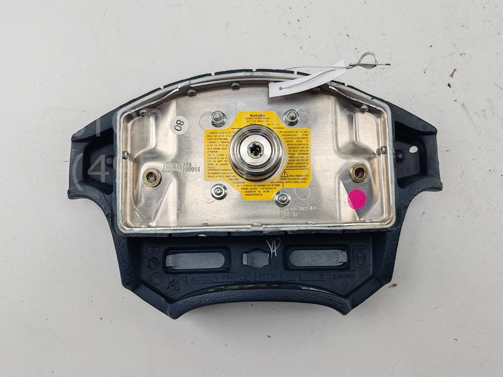 Подушка безопасности в рулевое колесо