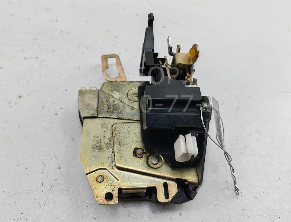 Замок двери передней правой